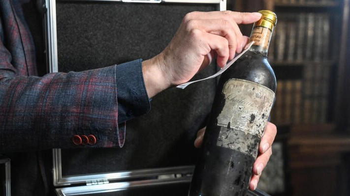 1892 Château d'Yquem Found Beneath a Czech Castle Chapel