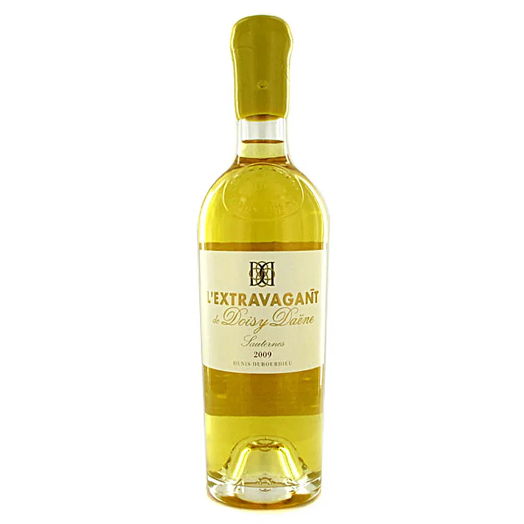 Bottle of L'Extravagant de Doisy Daëne Sauternes 2009 with pale golden liquid and matching capsule.