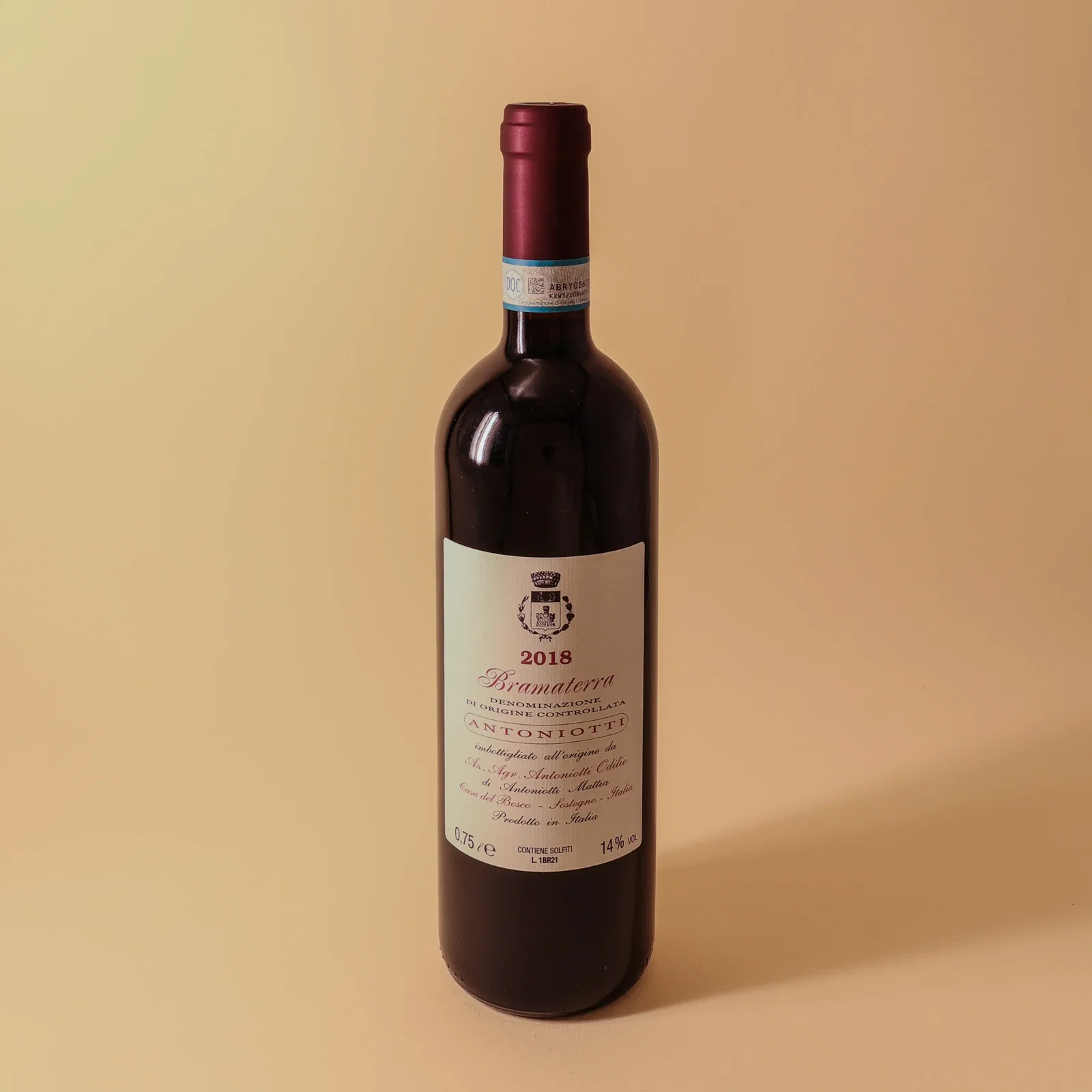 Antoniotti Odilio (Bramaterra) features a deep burgundy foil cap.