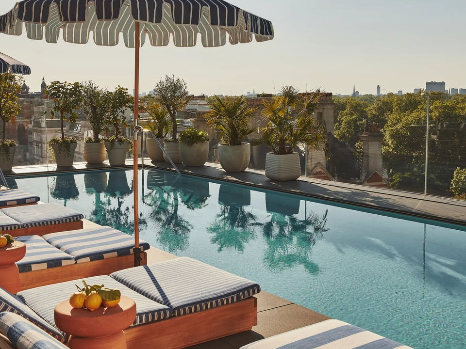 A rooftop pool in Knightsbridge: a stunning FHR perk with panoramic London views.