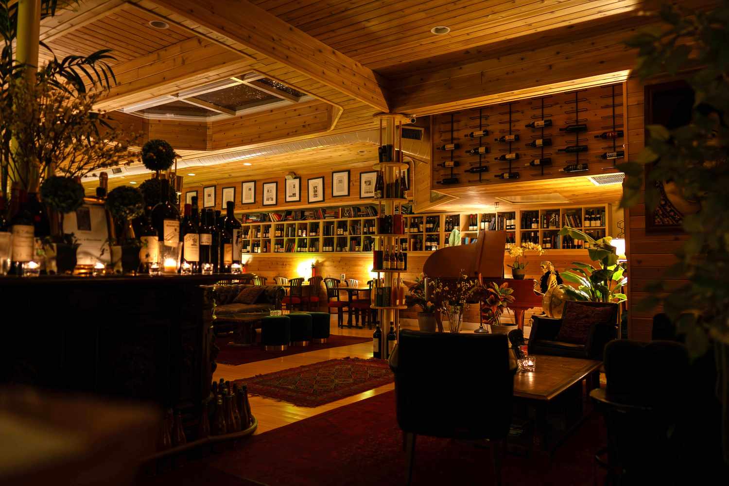 Wine Rankings and Market Status features numerous wine bottles displayed on illuminated shelves.