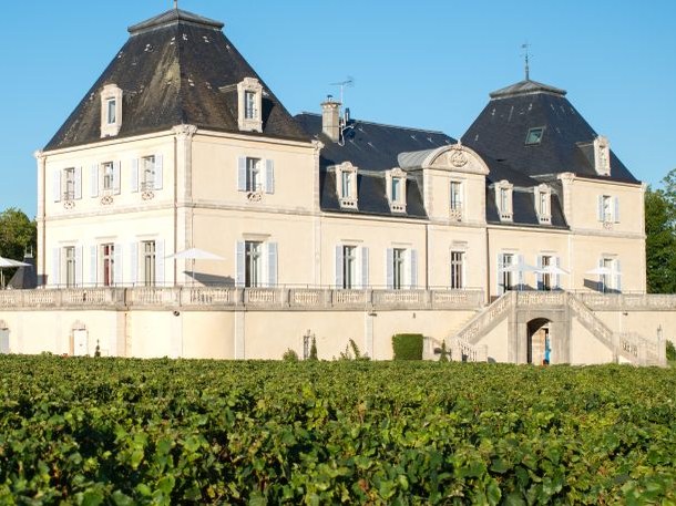 Château de Cîteaux La Cueillette in Meursault, a 5-star hotel, overlooks rows of vineyards.