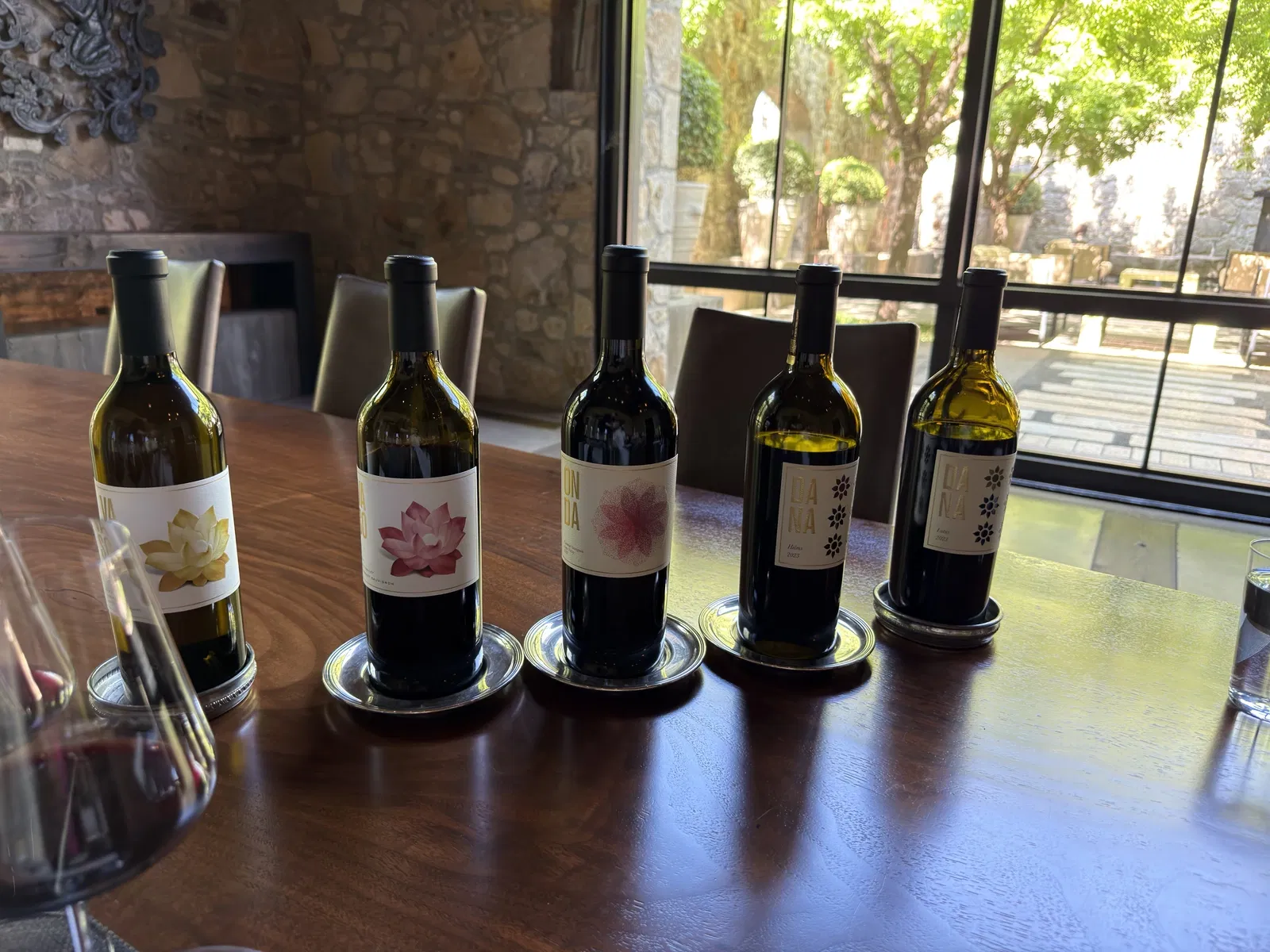 2023 VASO Sauvignon Blanc, 2021 VASO Cabernet, 2022 ONDA, 2023 Helms and 2023 Lotus bottles