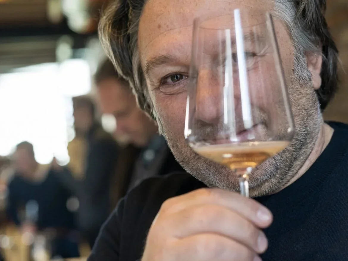 Frédéric Savart holding a Champagne glass.