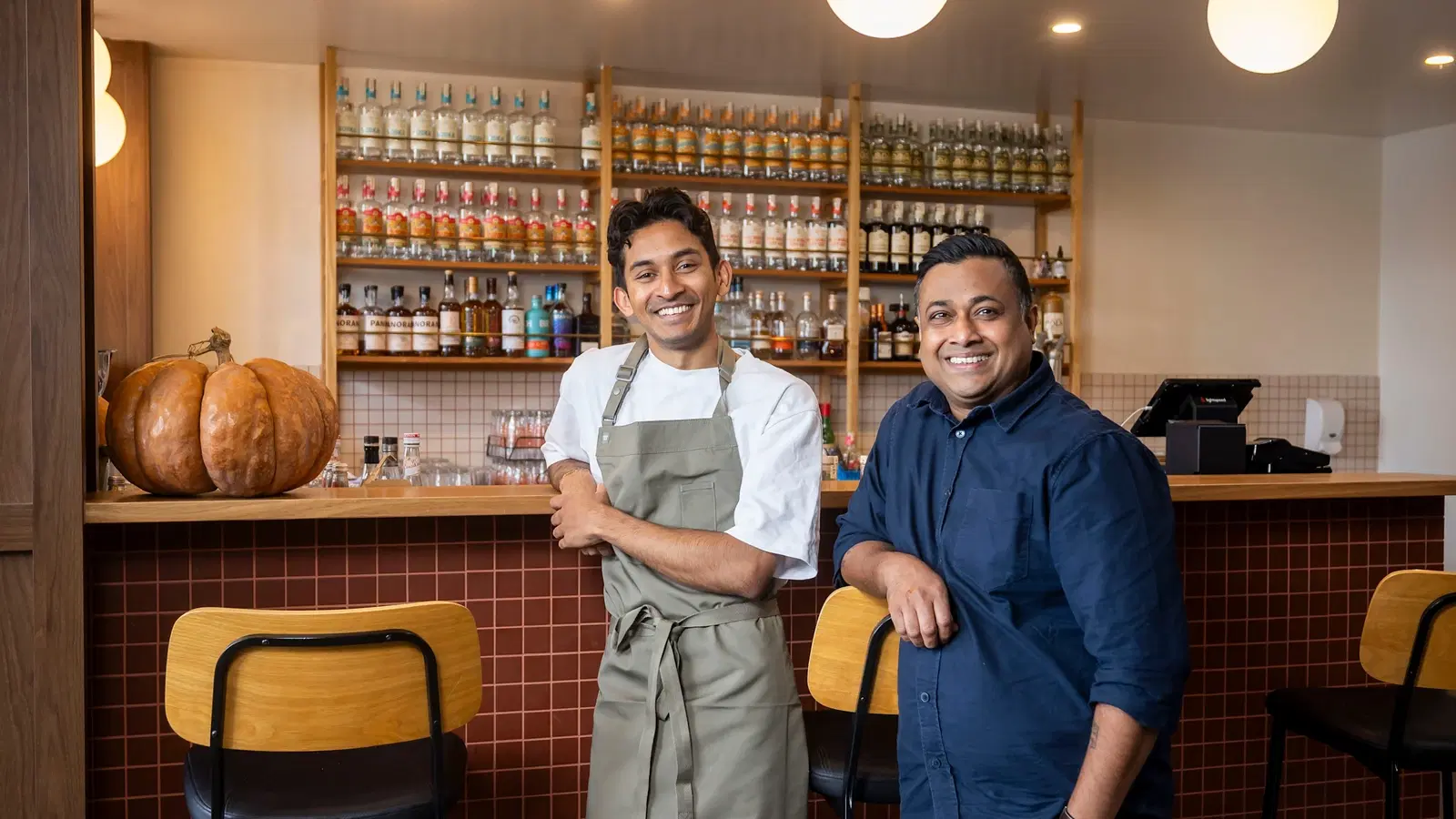 Cover image for guide: Viveik Vinoharan Opens Dutch Rules in Danny Perera's Mitcham Distillery