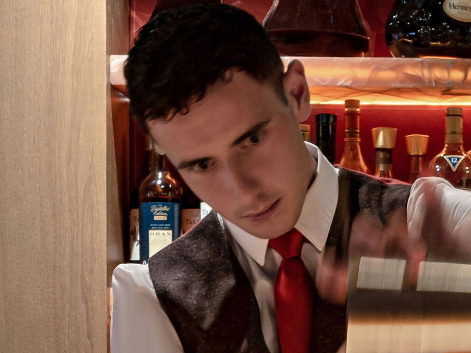 Cheval Blanc Courchevel: A bartender crafts a cocktail, embodying the exclusive world of direct bookings.