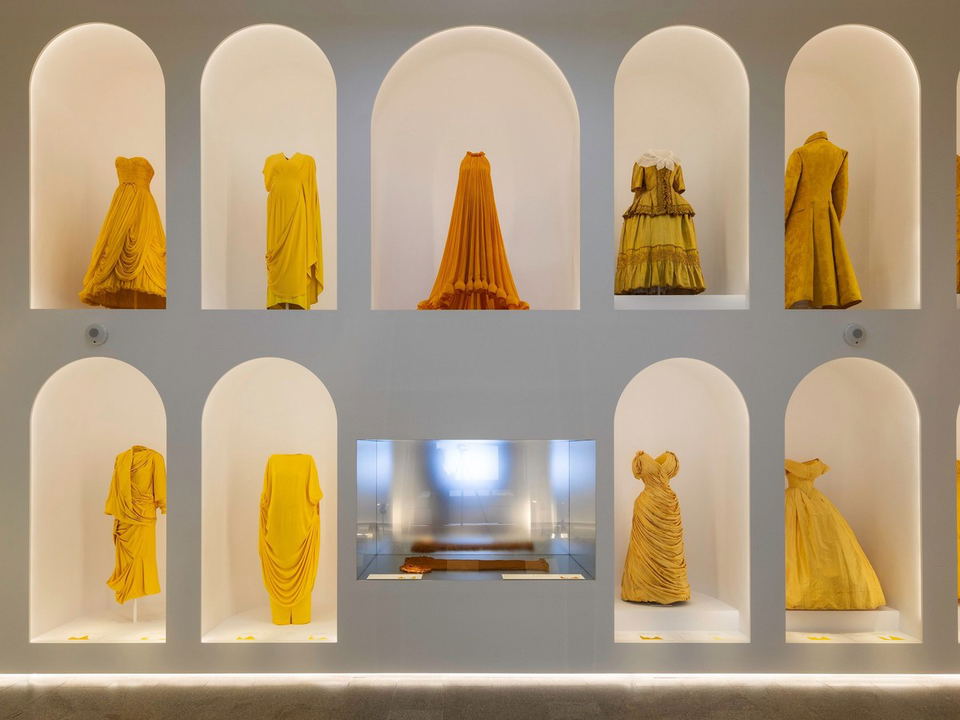 The Costume Institute public exhibition inside the Metropolitan Museum offers an accessible alternative to met gala brand tables.