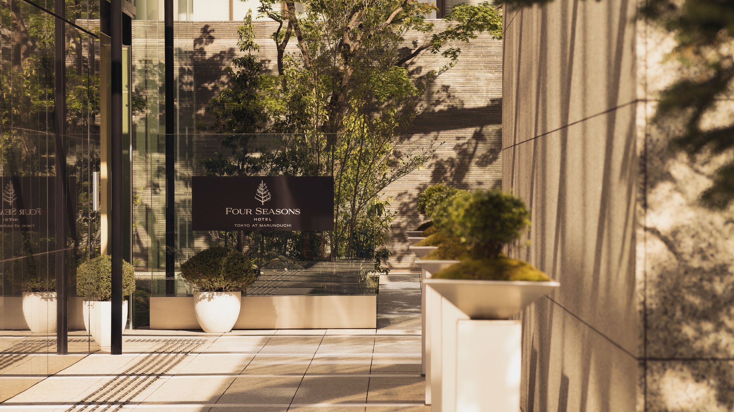Tokyo Hotel Booking Perks: FHR vs Virtuoso