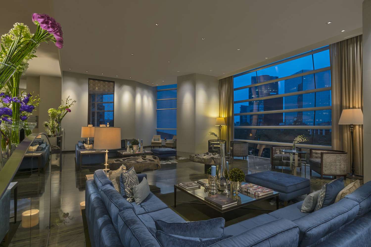 Mexico City Luxury Weekend Itinerary showcases a lounge with expansive windows overlooking the city.