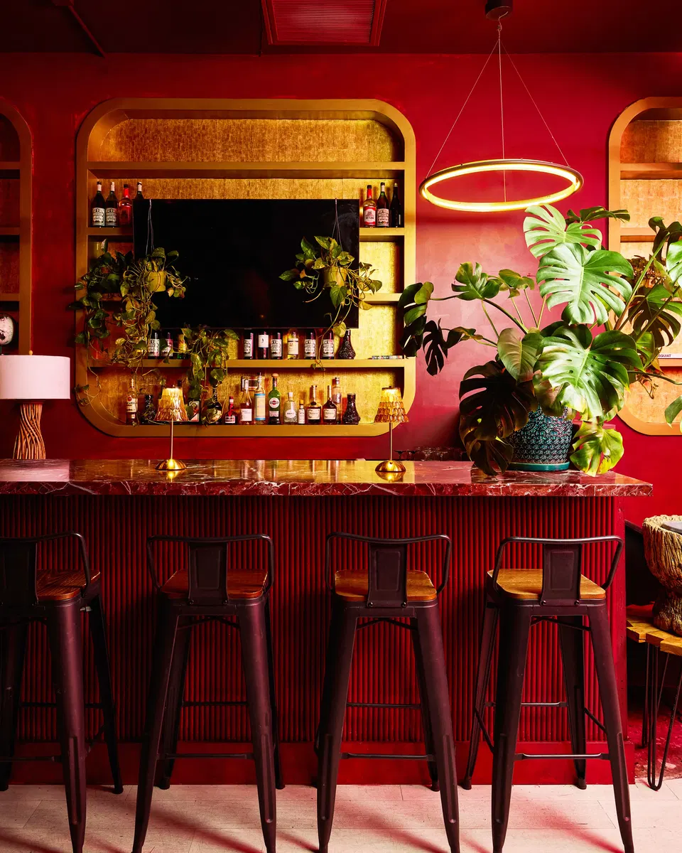 ABL Hollywood (Hollywood) features a bold red bar front with vertical fluting.