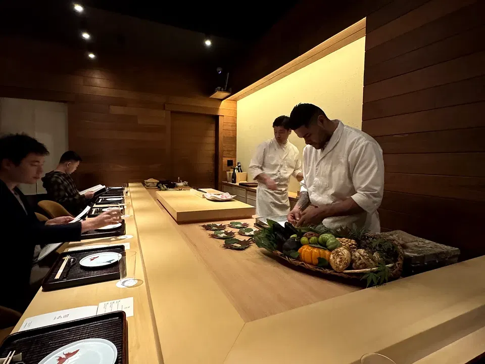 Manabu Asanuma working across Muku’s full counter during service