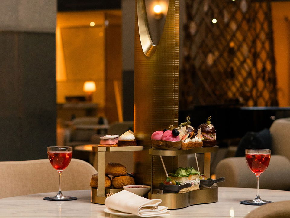 obaya lounge high tea: A striking stand inspired by Kingdom Centre Tower, laden with treats and cocktails.