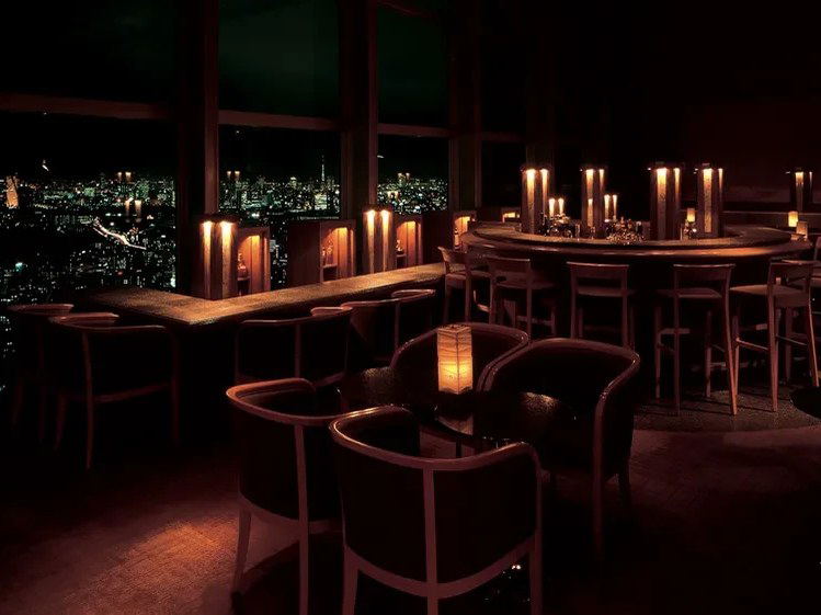 The New York Bar: Unchanged elegance, iconic Tokyo views, and a timeless ambiance at Park Hyatt Tokyo.