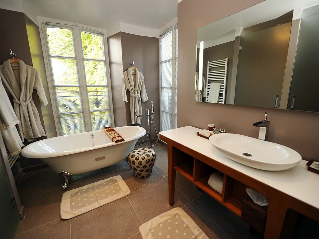 Les Avisés offers luxurious guest bathrooms with freestanding tubs and spa amenities.