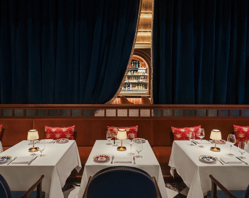 CARBONE Dubai (Atlantis the Royal) features dramatic dark blue velvet curtains.