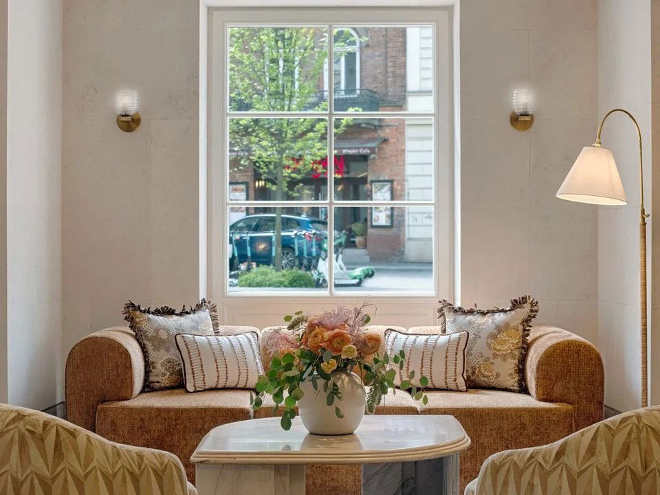 Stradomska 12 offers a refined lounge, part of the hospitality ecosystem elevated by Poland's Michelin recognition.