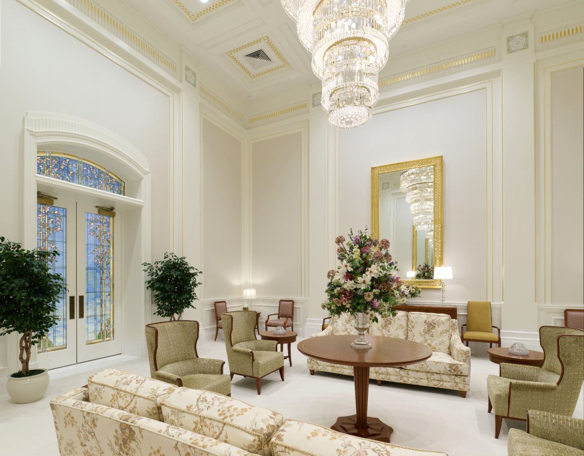 Willamette Valley offers a grand interior with a sparkling crystal chandelier.