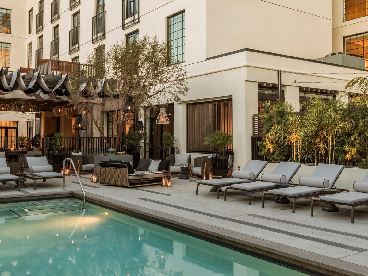 La Peer Hotel West Hollywood offers a luxurious setting for an outdoor apéritif, complete with a pool and lounge areas.