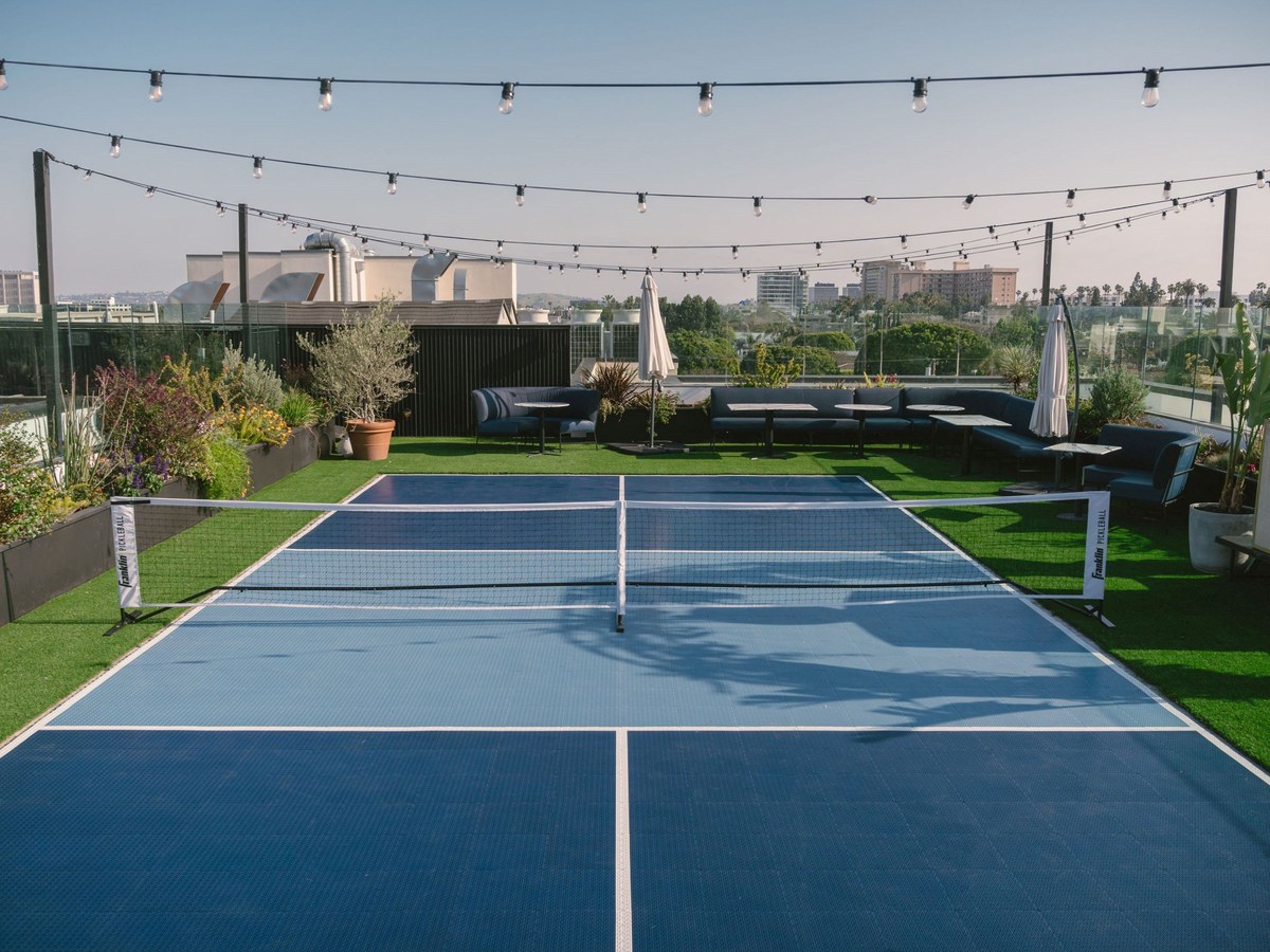 Franklin Pickleball court on a Los Angeles rooftop, ready for an elevated outdoor gathering.