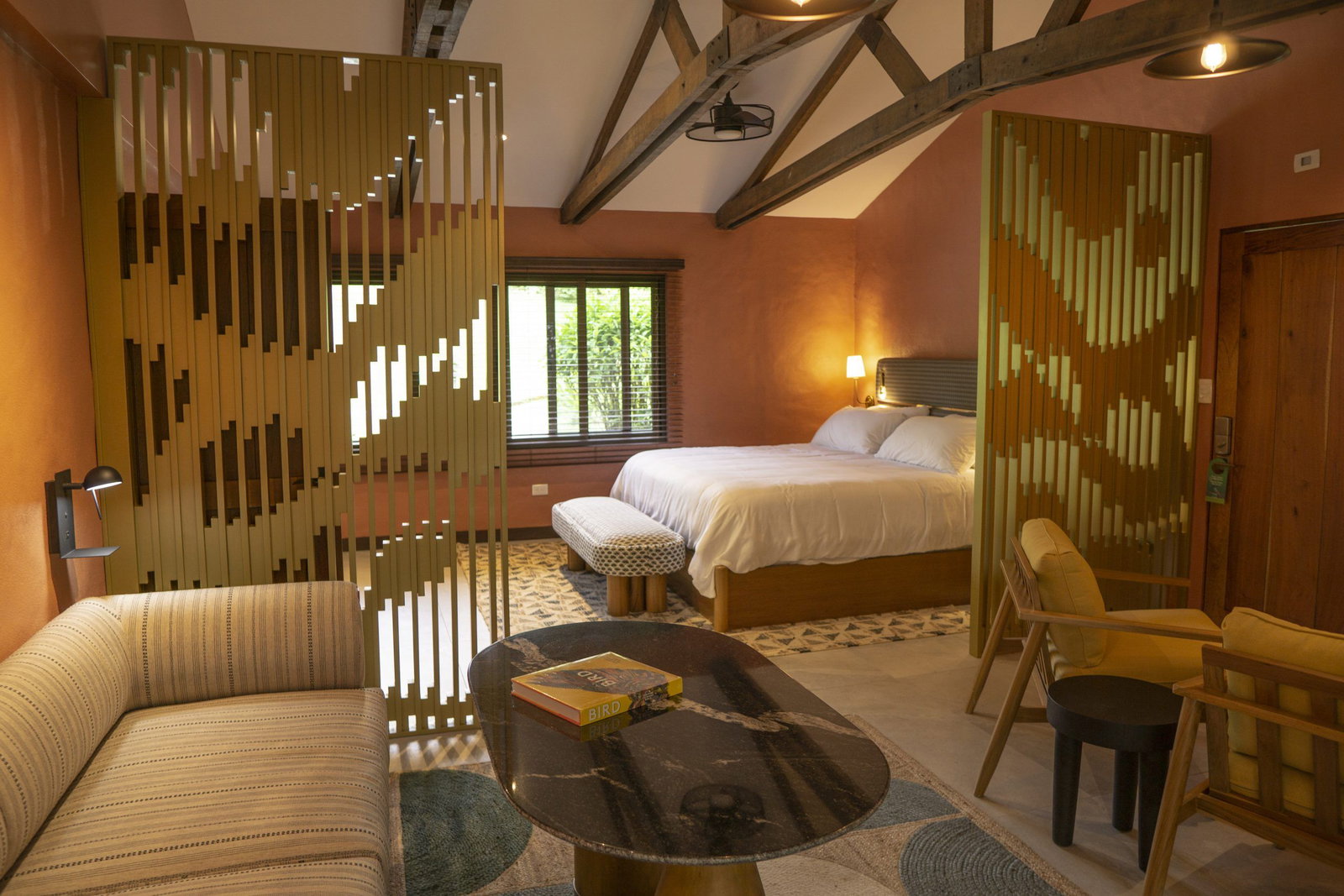 Junior Suites & Casitas (more space, more “jungle”) feature a striking slatted wooden room divider.