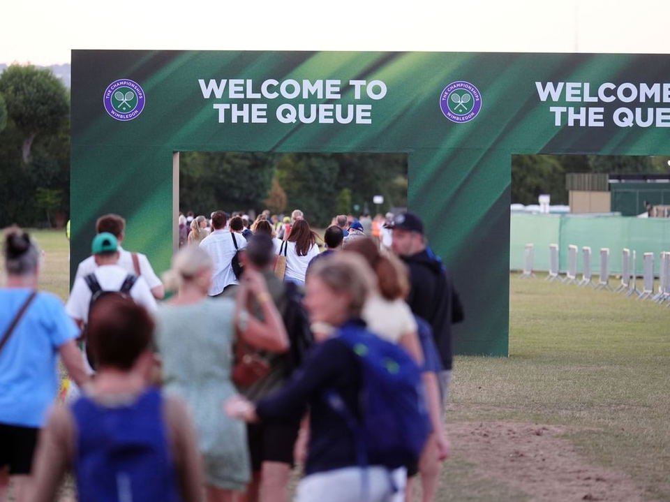 The famous Wimbledon Queue on Wimbledon Park: a democratic alternative to a debenture.