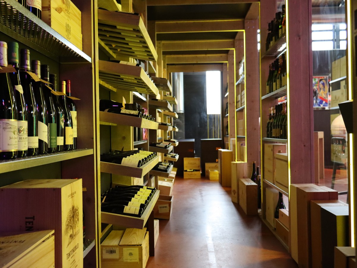 La Fabbrica del Vino: A curated selection of low-intervention Italian and European producers.