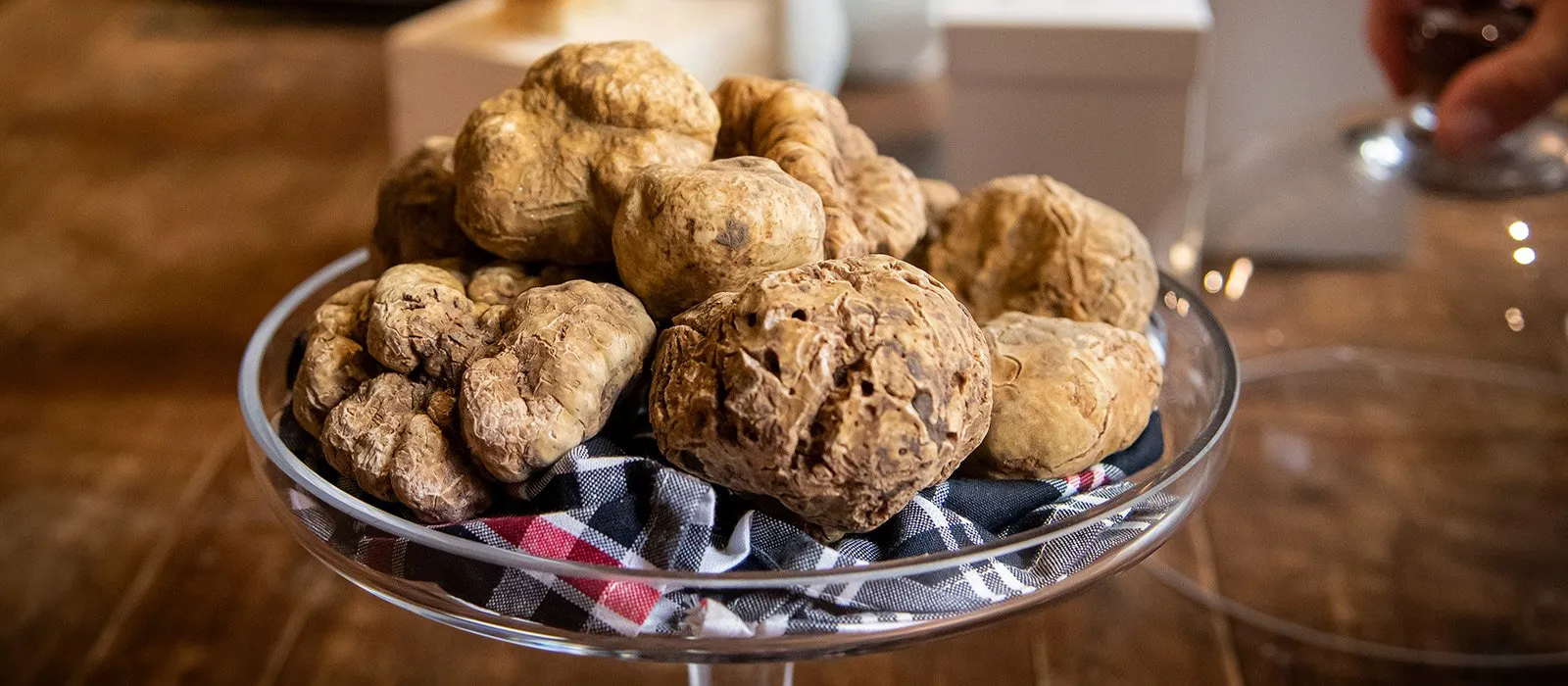 A bowl of white truffles