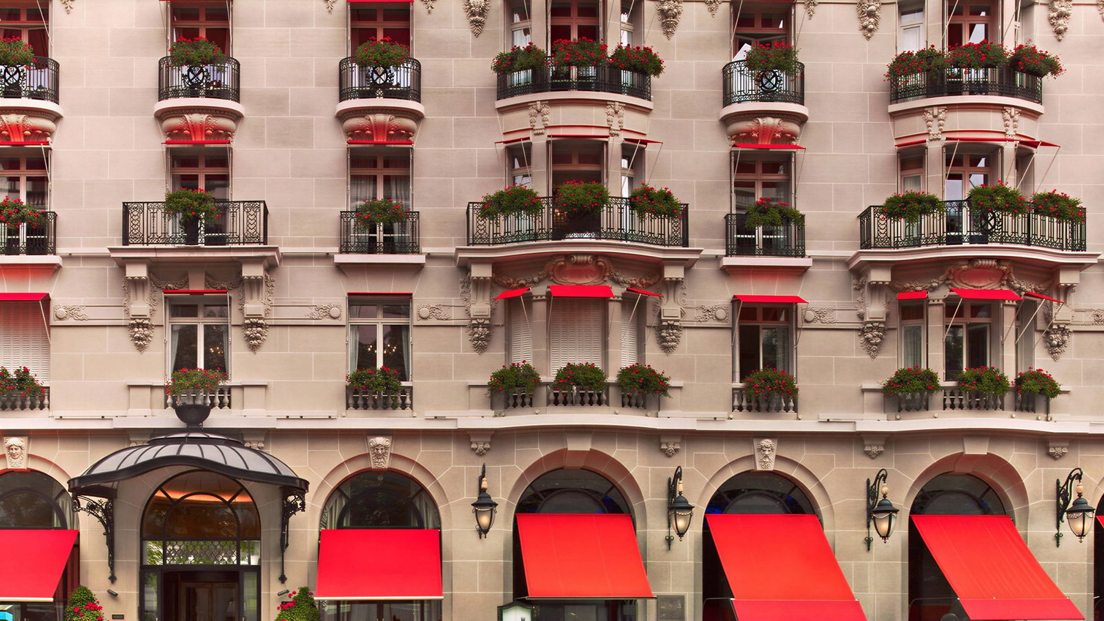 Is Hôtel Plaza Athénée Paris Still a Legend or Past Its Prime? (The 2026 Review).