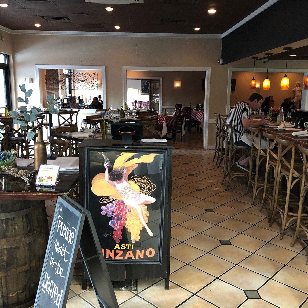 La Bella Italia Laskin, Bar in Virginia Beach