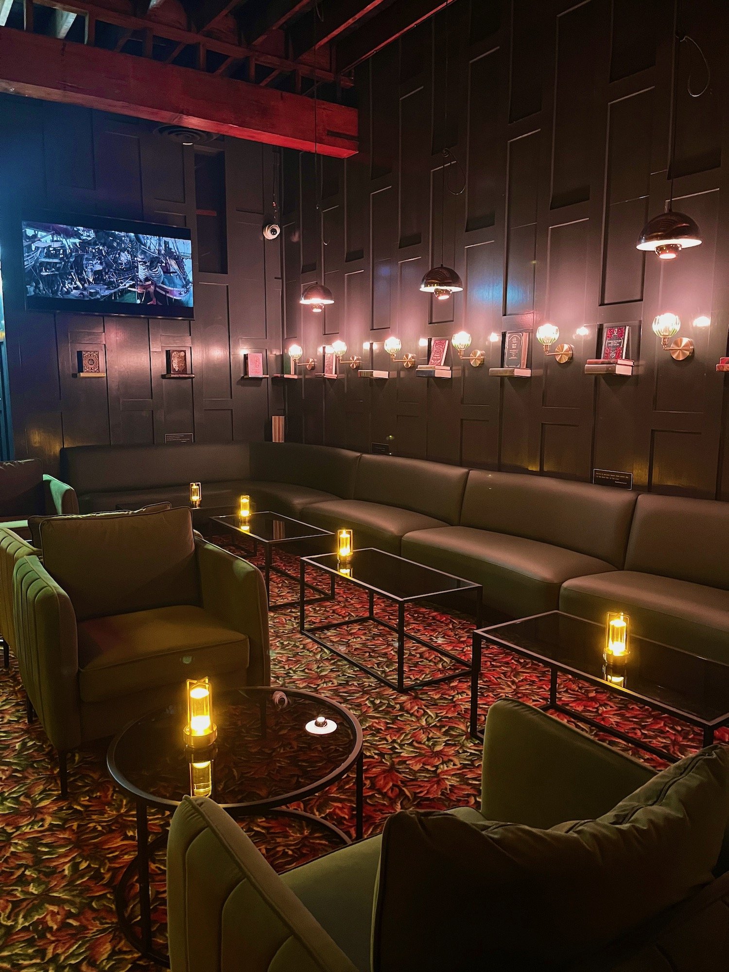 Novel Book Bar, Bar in Portland