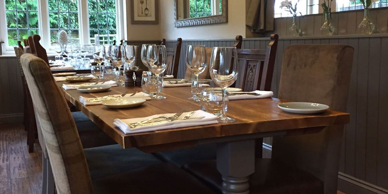 The Three Oaks, Bar in Gerrards Cross