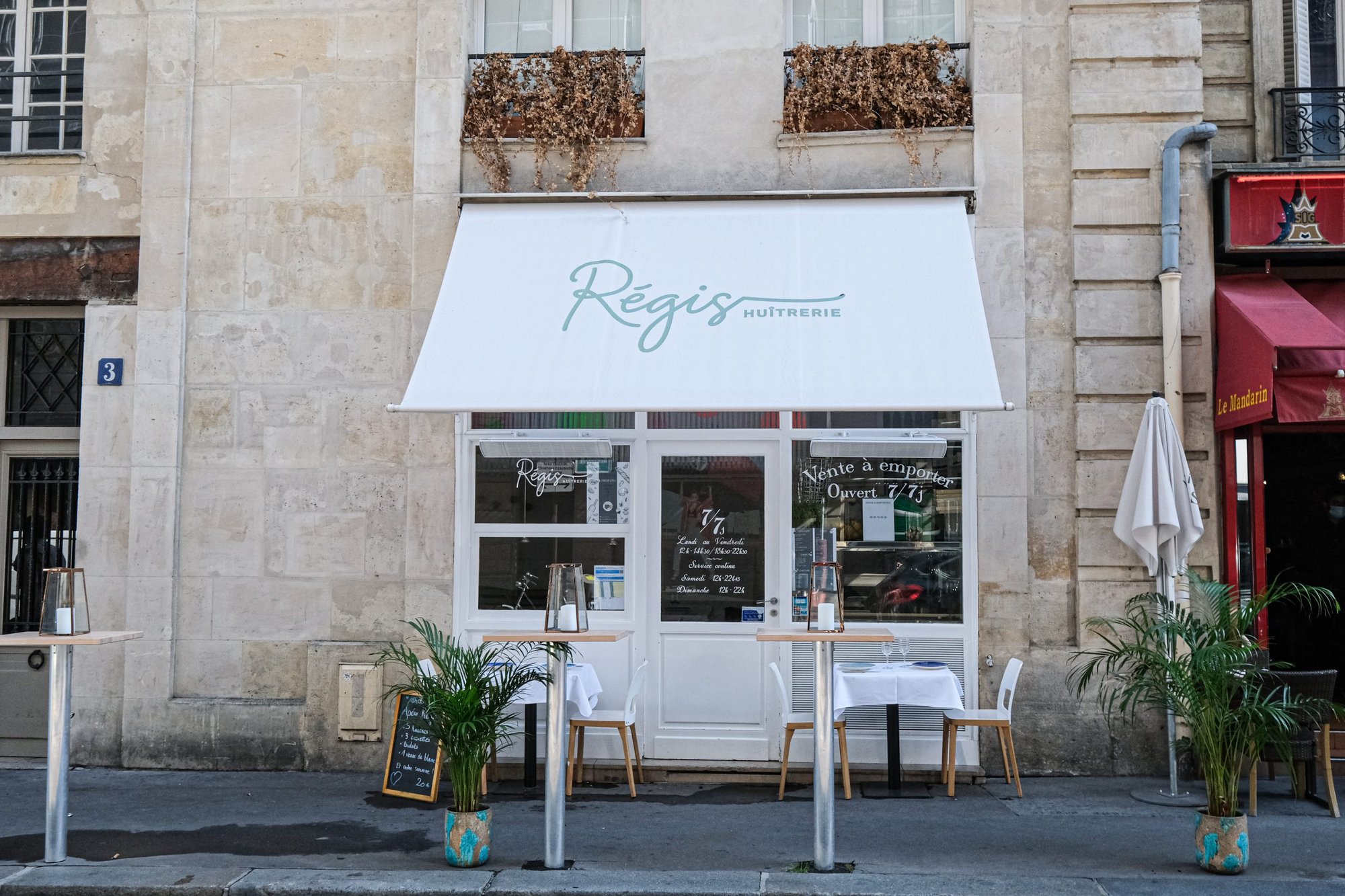 Huitrerie Régis bar in Paris, France