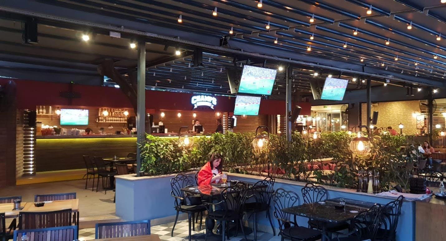 Champs Sports Bar bar in Istanbul