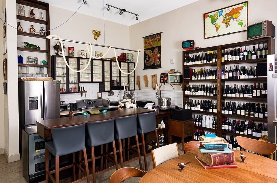 APT 115 bar in Austin, United States