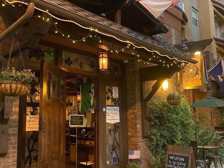Story Tavern, Burbank, United States