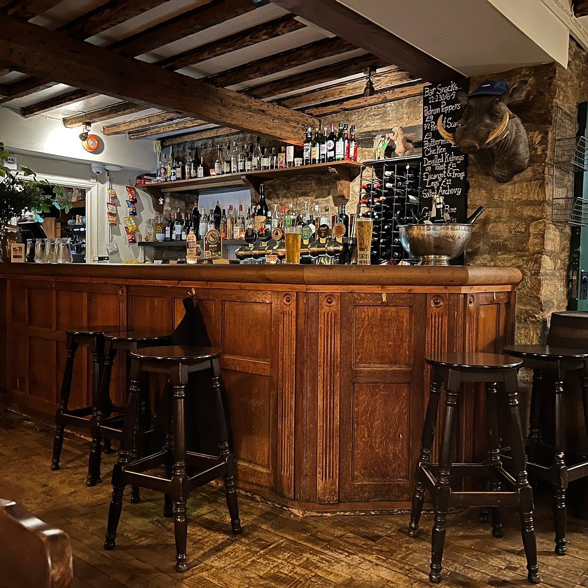 The Lamb Inn bar in Shipton under Wychwood, United Kingdom