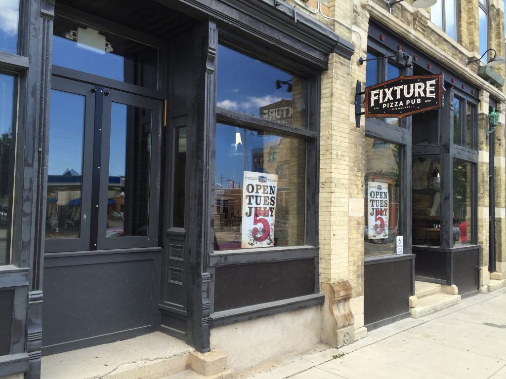 Fixture Pizza Pub, Bar in Milwaukee