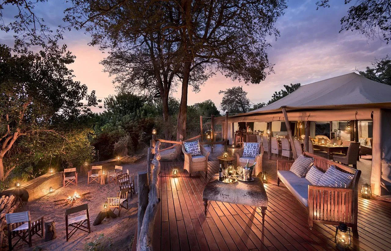 Fire Deck Lounge bar in Linyanti
