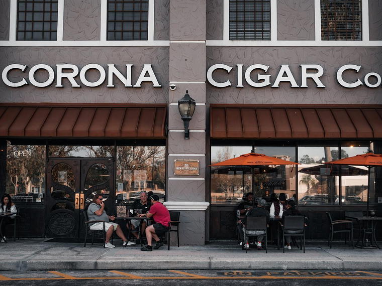 Corona Cigar Company & Montecristo Lounge, Lake Mary, United States