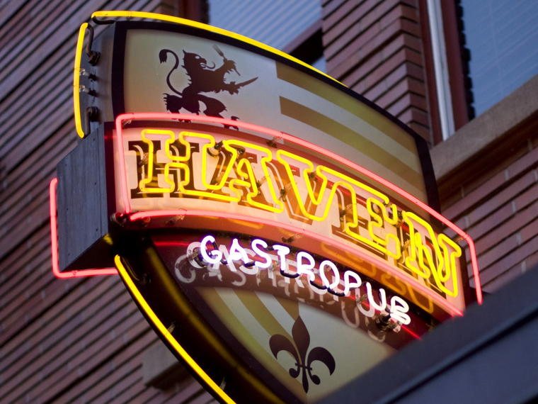 Haven Gastropub Brewery, Pasadena, United States