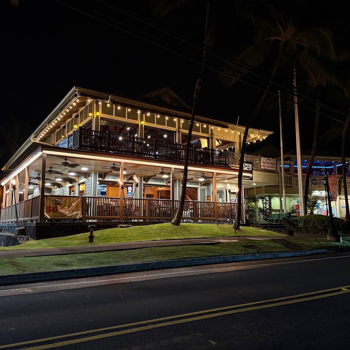 Laverne's Big Island Alehouse & Restaurant bar in Kailua Kona, United States