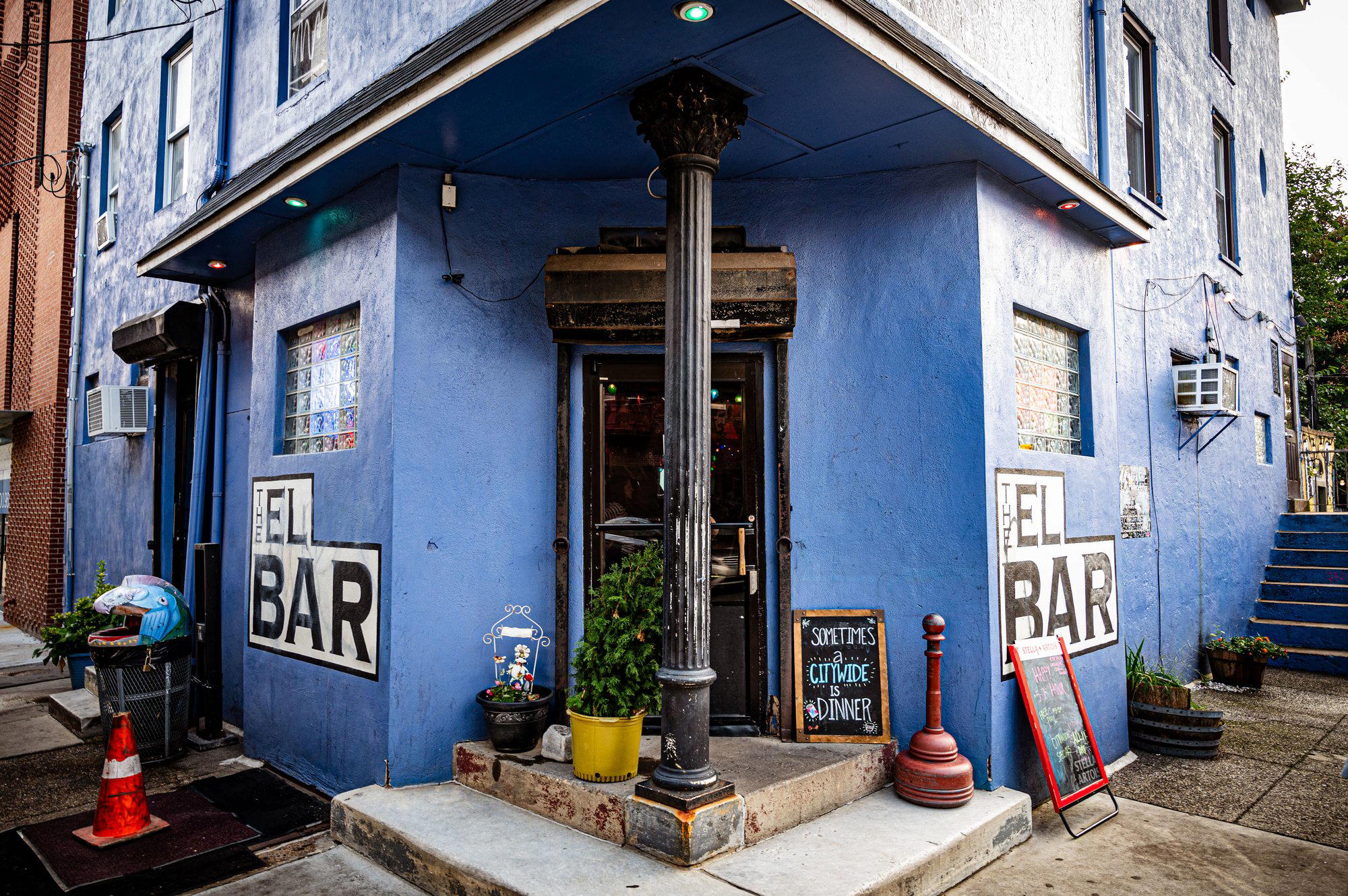 El Bar bar in Philadelphia
