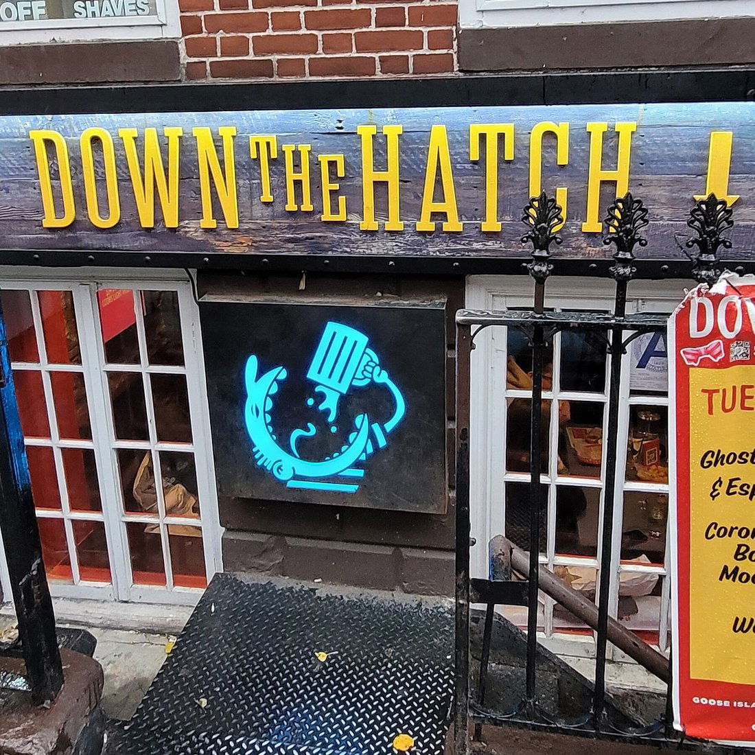 Down the Hatch, Bar in New York City