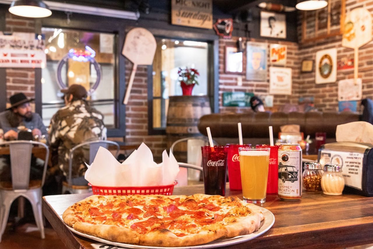 Pinky G's Pizzeria, Bar in Jackson