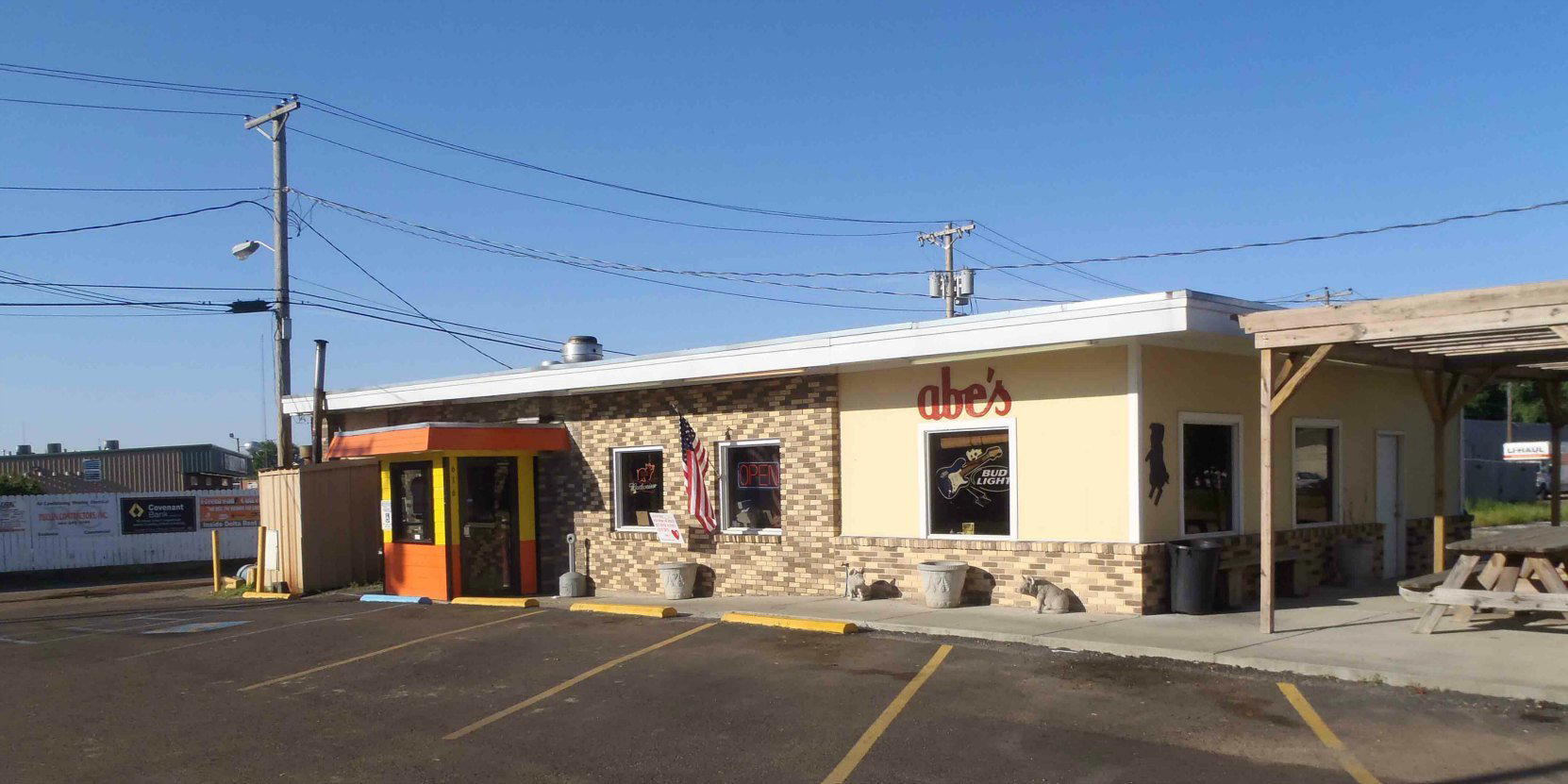 Abe's Bar-B-Q bar in Clarksdale