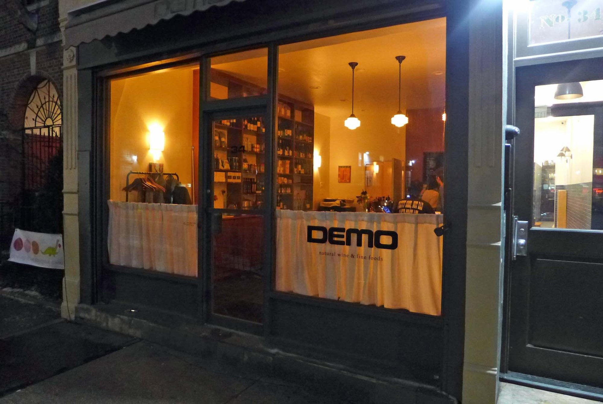 Demo, Bar in New York City