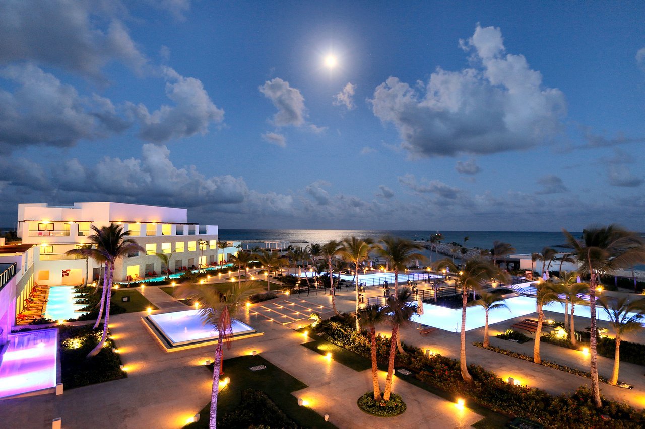 Aurum Lobby Bar
