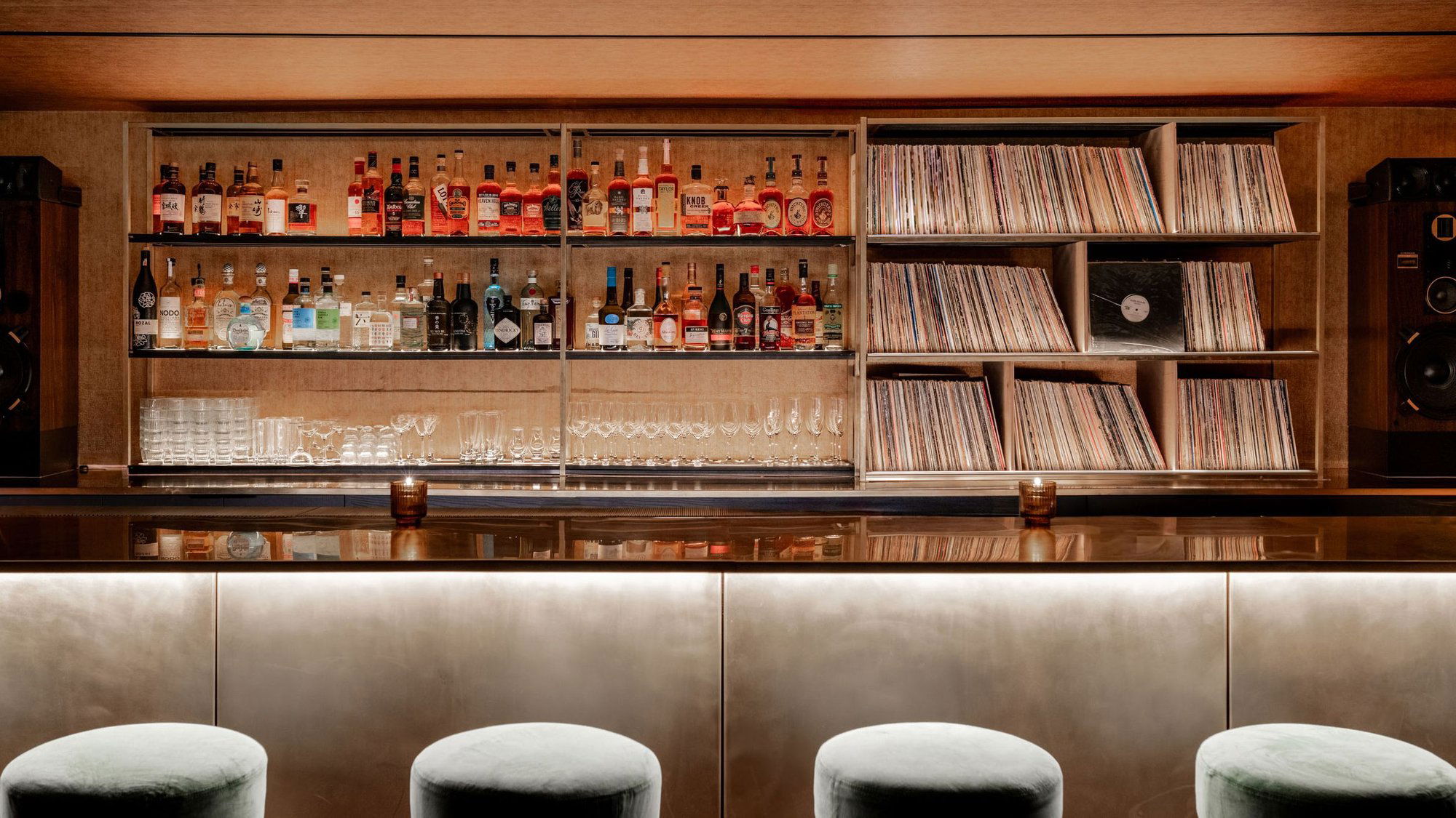 Lala, Bar in Vancouver