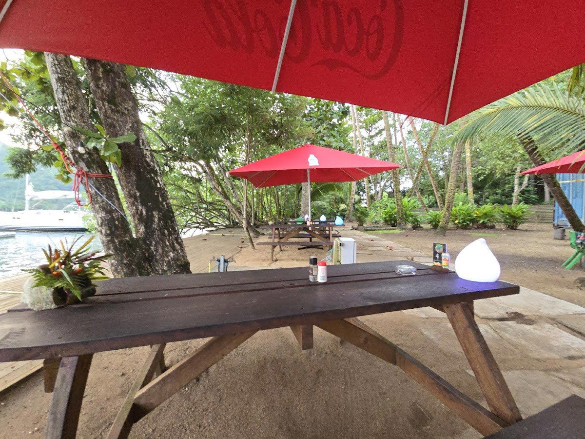 Tama Hau Opunohu's Bay bar in Moorea Maiao