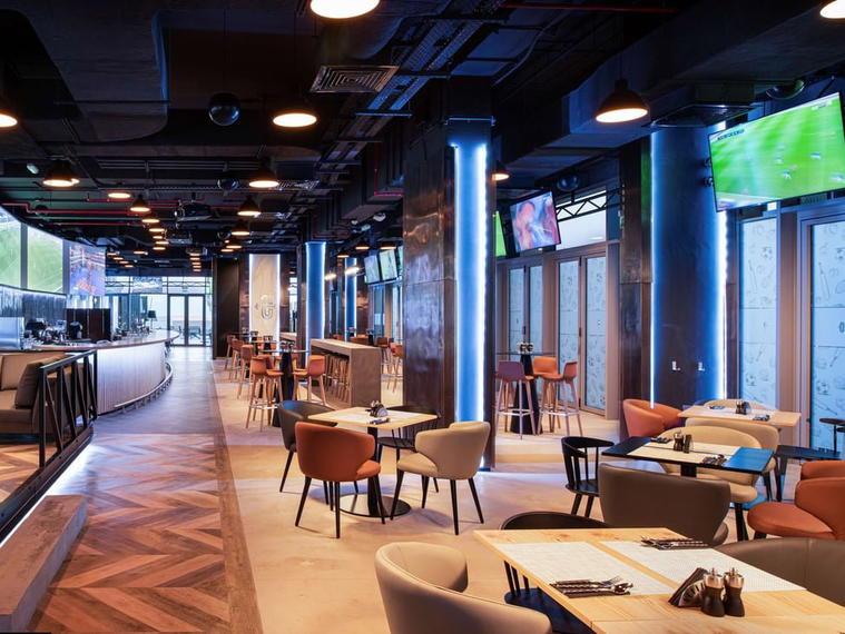 Nineteenth Sports Bar, Muscat, Oman